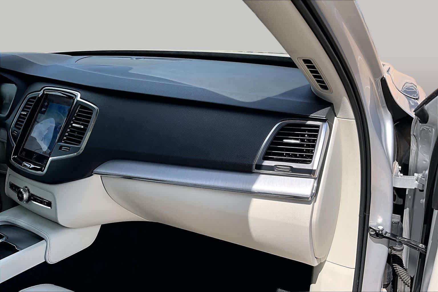 2021 Volvo XC90 Momentum Bright Silver Metallic at Sterling McCall Nissan