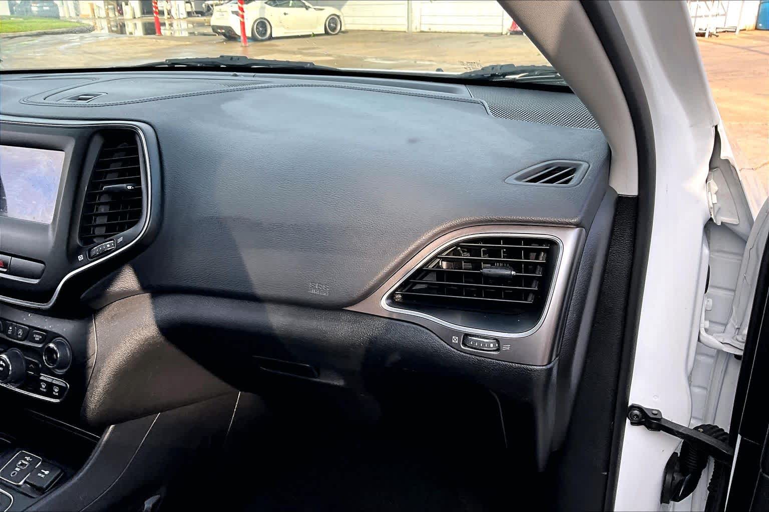 2020 Jeep Cherokee Latitude Bright White Clearcoat at Baytown Ford