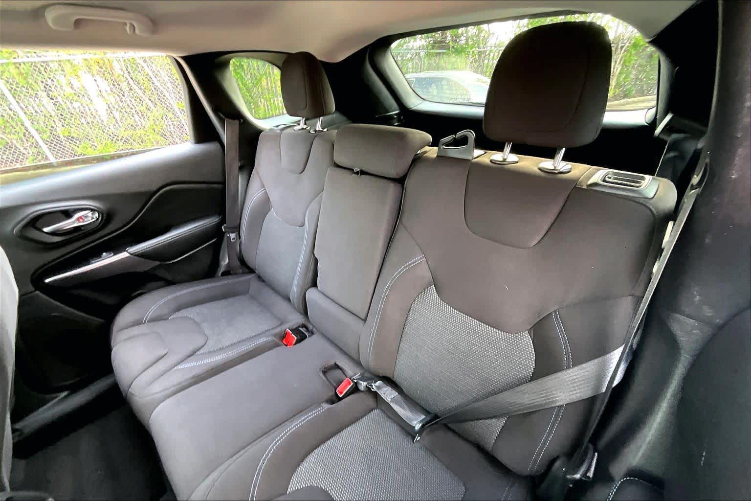 2020 Jeep Cherokee Latitude Bright White Clearcoat at Baytown Ford
