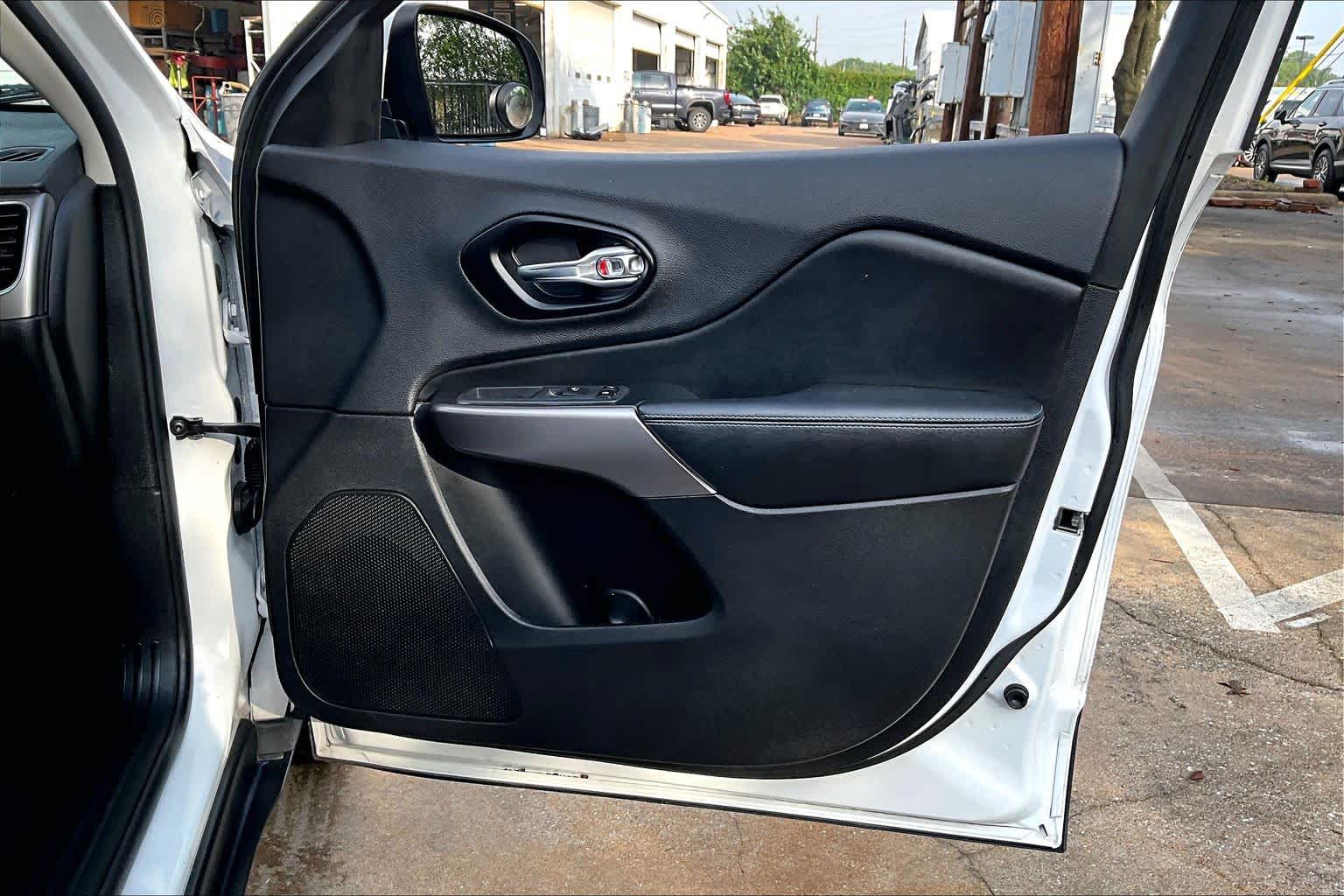 2020 Jeep Cherokee Latitude Bright White Clearcoat at Baytown Ford