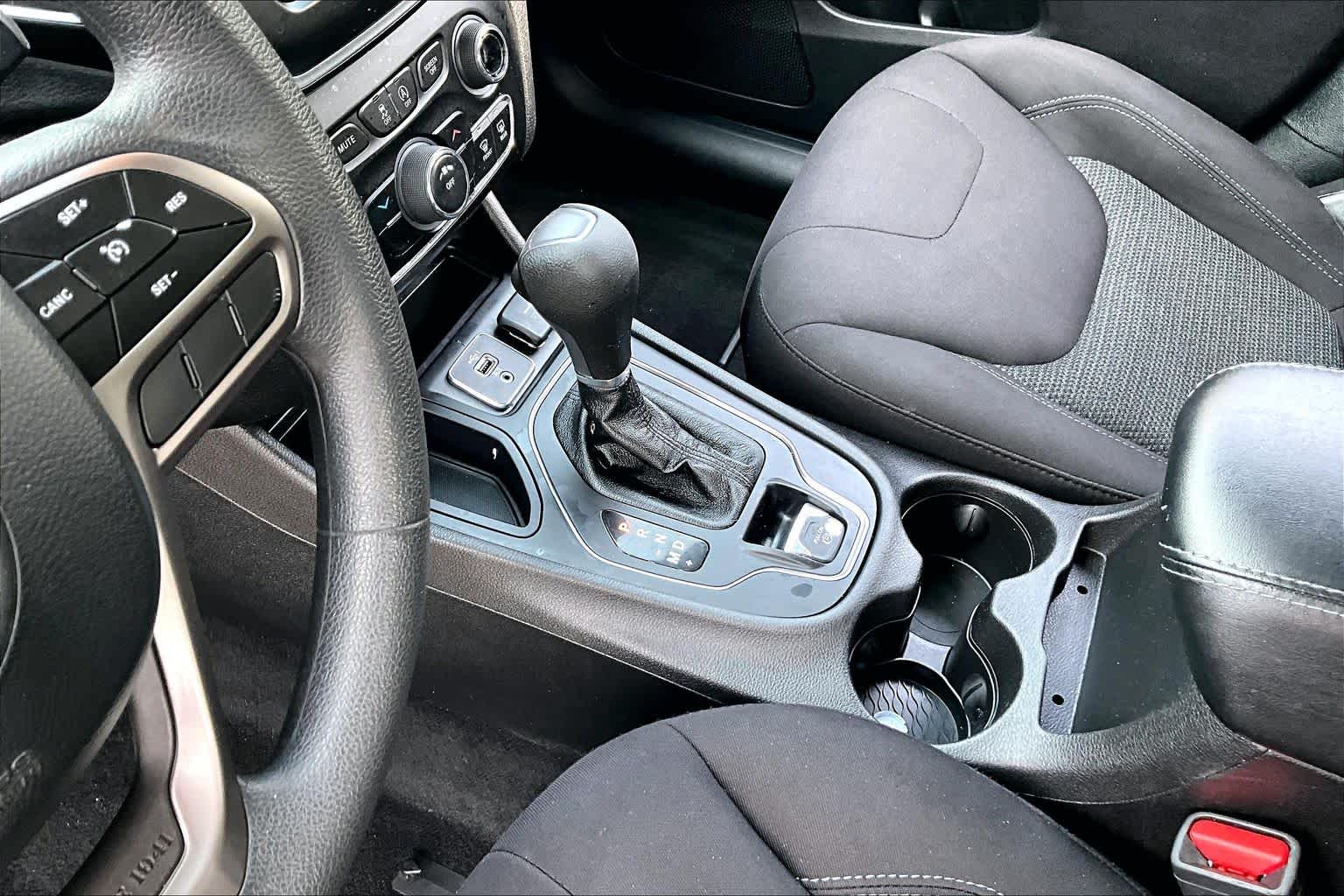 2020 Jeep Cherokee Latitude Bright White Clearcoat at Baytown Ford