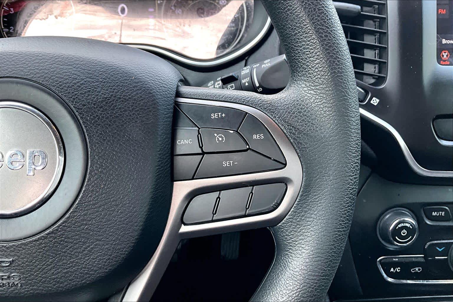 2020 Jeep Cherokee Latitude Bright White Clearcoat at Baytown Ford