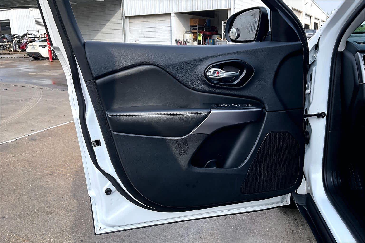 2020 Jeep Cherokee Latitude Bright White Clearcoat at Baytown Ford