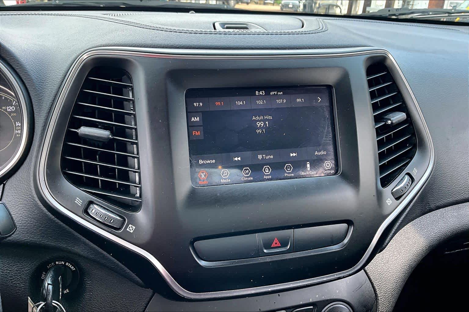 2020 Jeep Cherokee Latitude Bright White Clearcoat at Baytown Ford