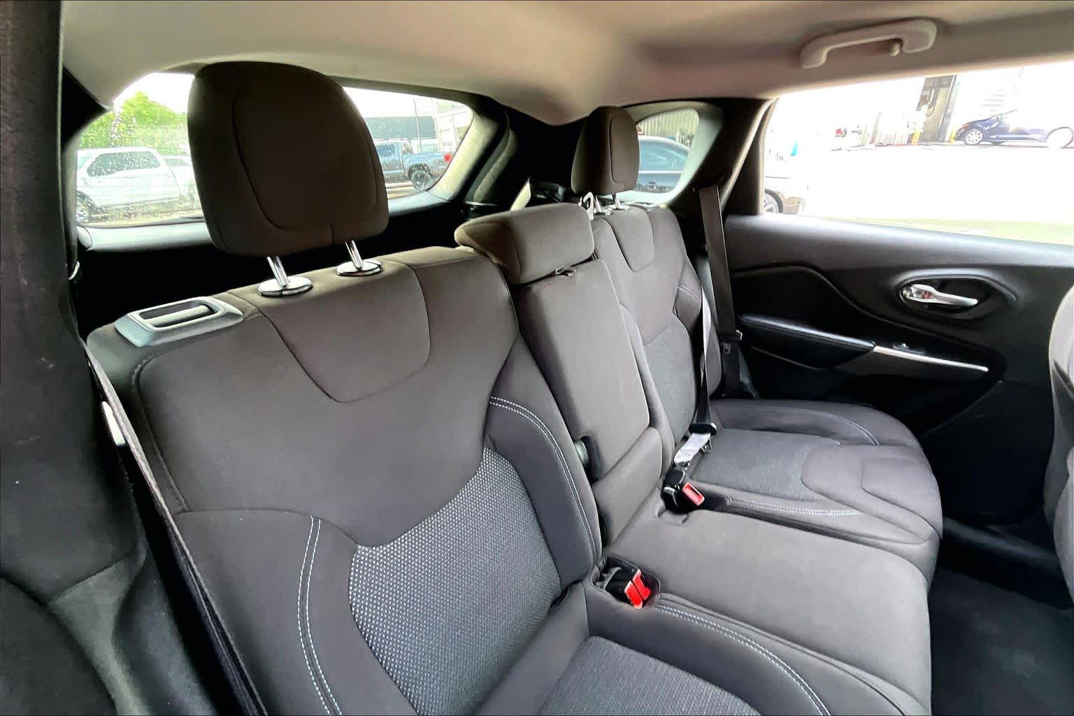 2020 Jeep Cherokee Latitude Bright White Clearcoat at Baytown Ford