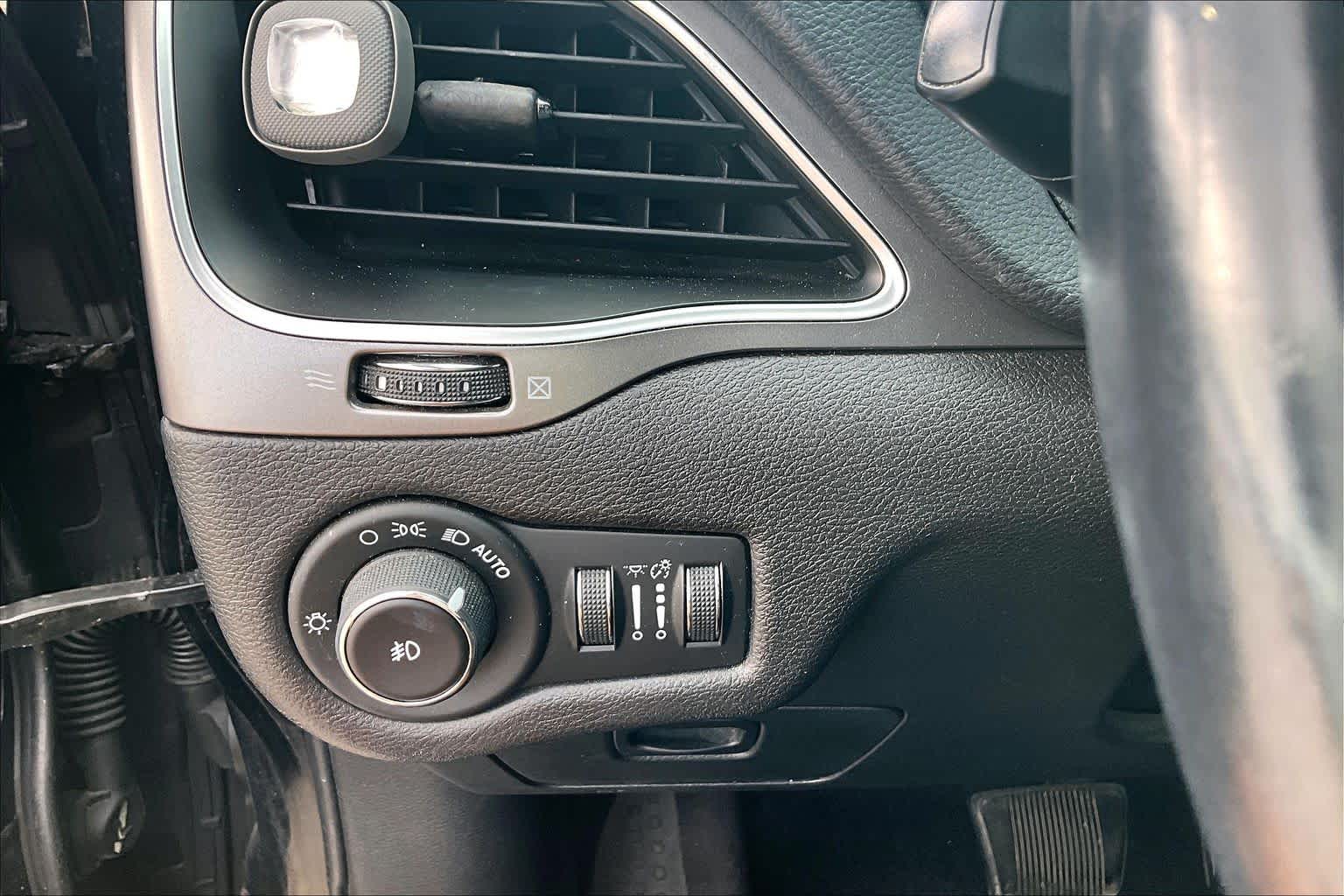 2019 Jeep Cherokee Latitude Plus Diamond Black Crystal Pearlcoat at AutoNation USA Katy