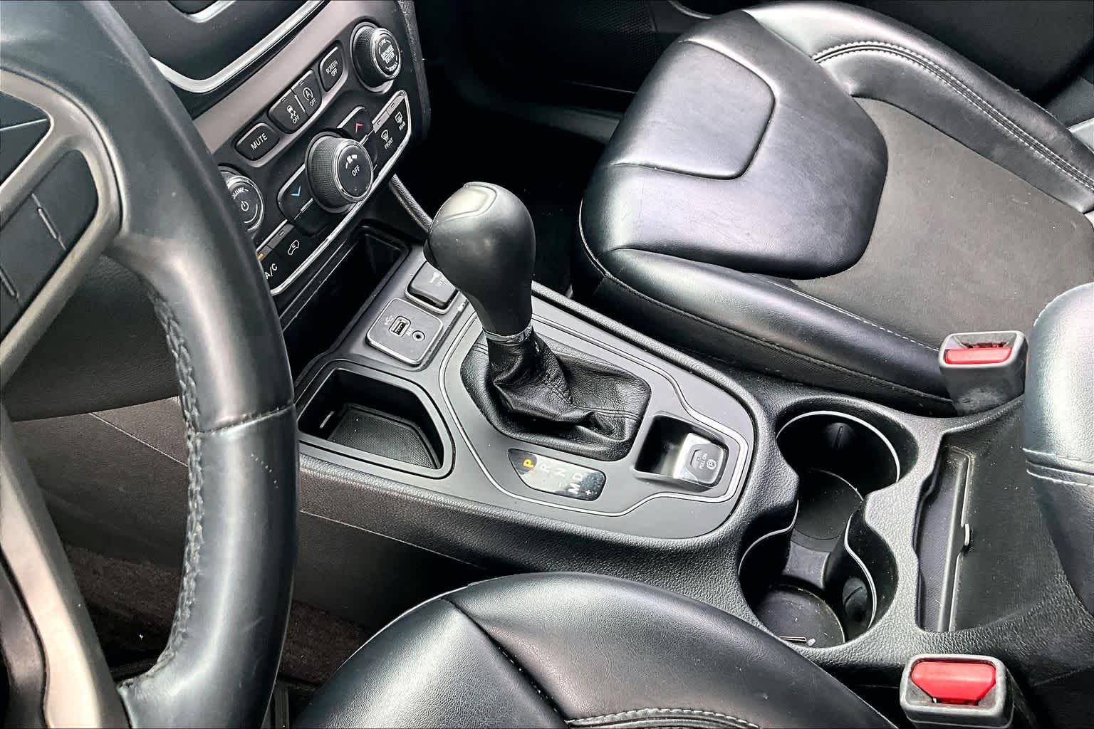 2019 Jeep Cherokee Latitude Plus Diamond Black Crystal Pearlcoat at AutoNation USA Katy