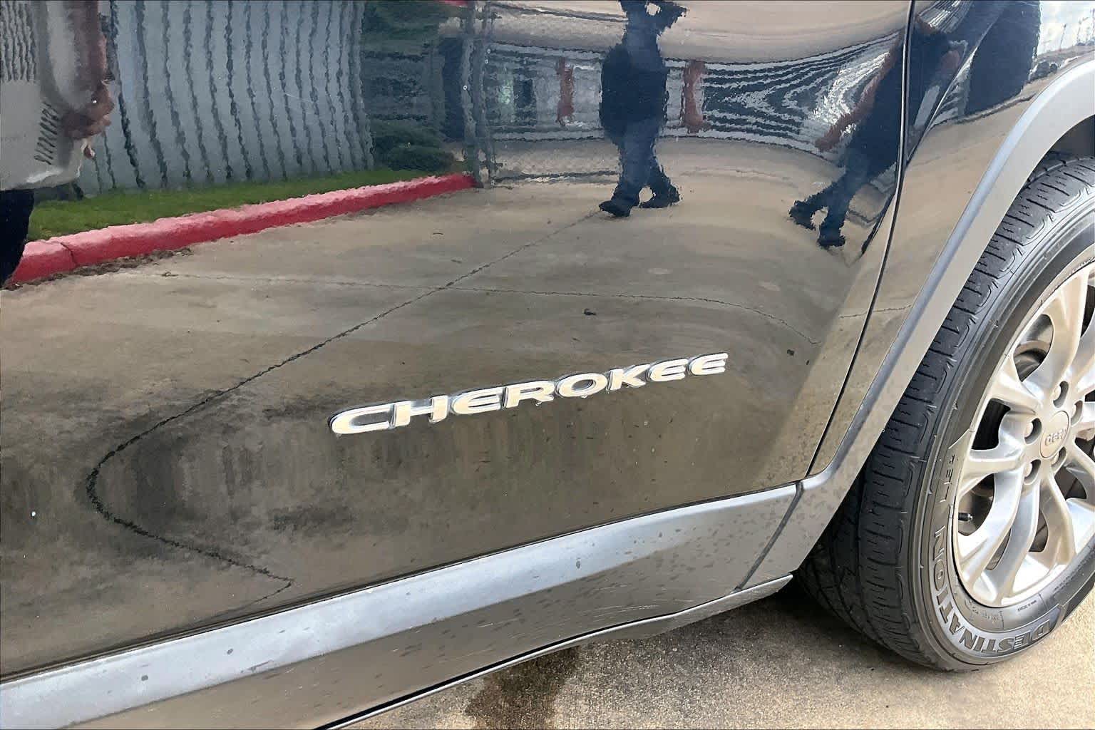 2019 Jeep Cherokee Latitude Plus Diamond Black Crystal Pearlcoat at AutoNation USA Katy