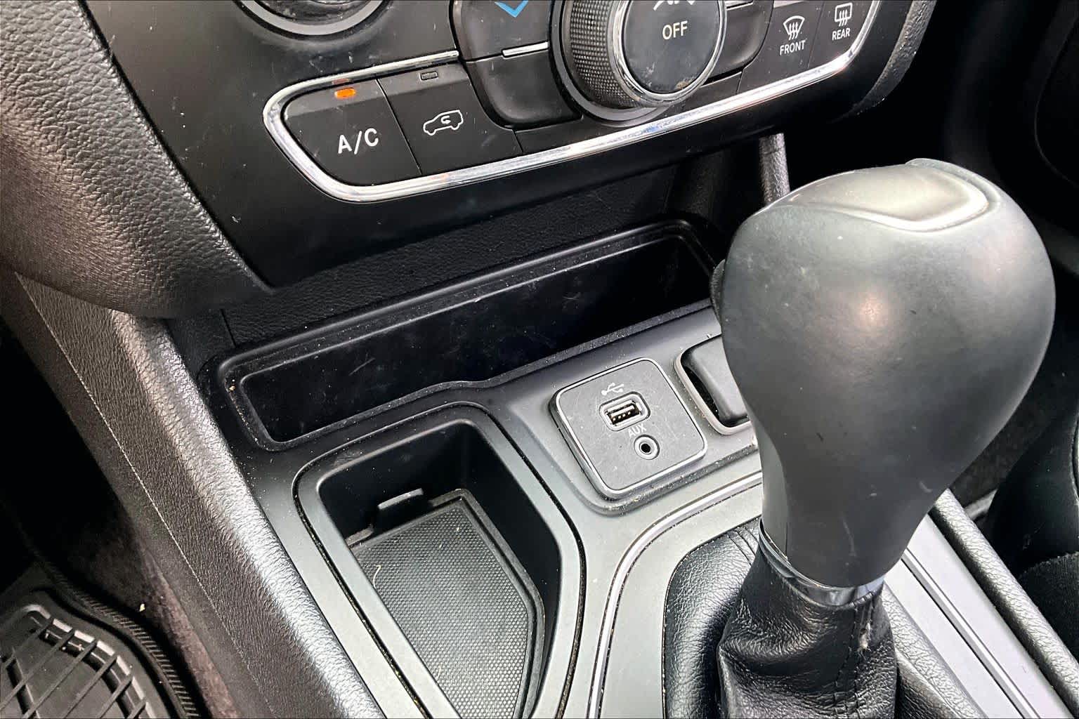 2019 Jeep Cherokee Latitude Plus Diamond Black Crystal Pearlcoat at AutoNation USA Katy