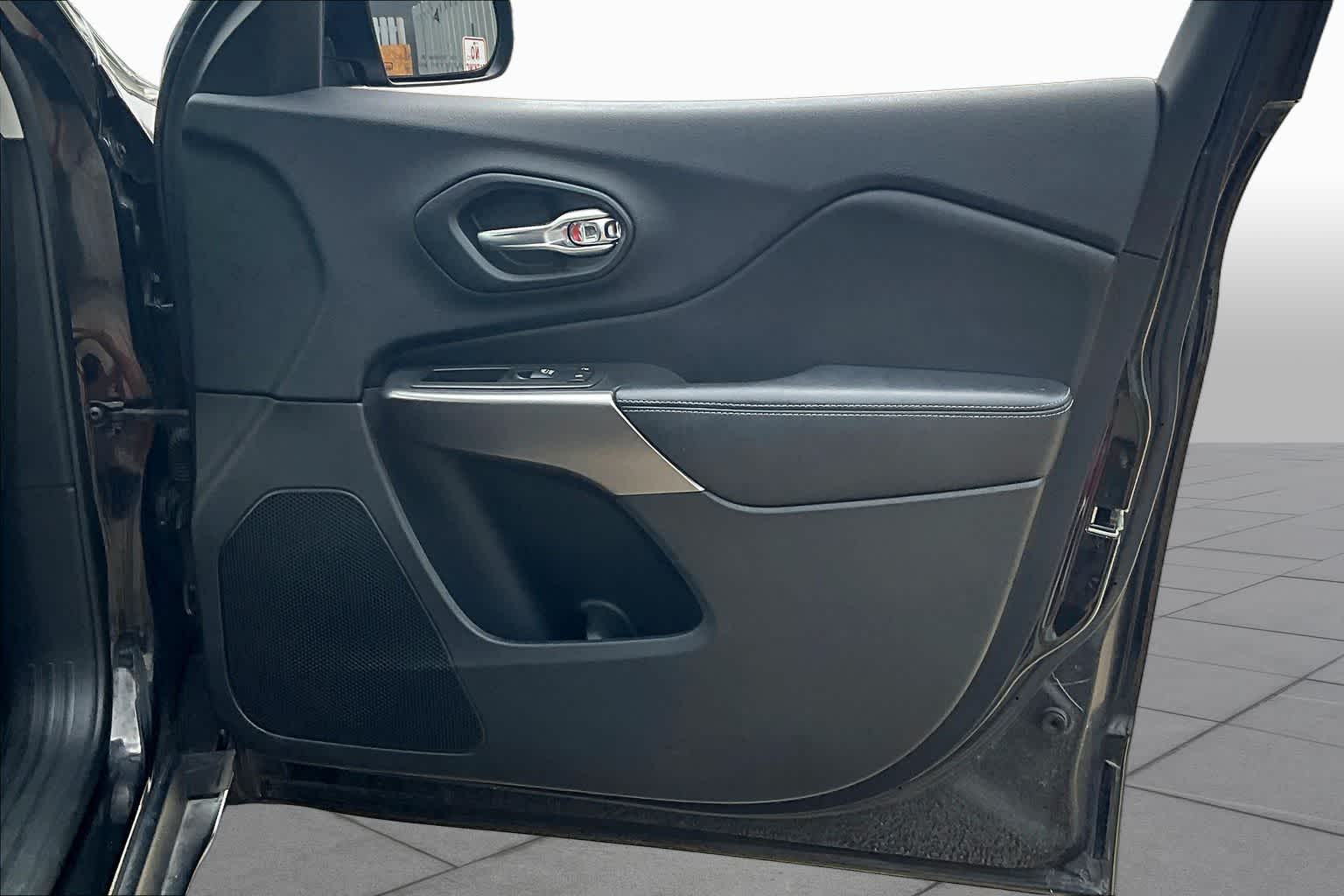 2019 Jeep Cherokee Latitude Plus Diamond Black Crystal Pearlcoat at AutoNation USA Katy