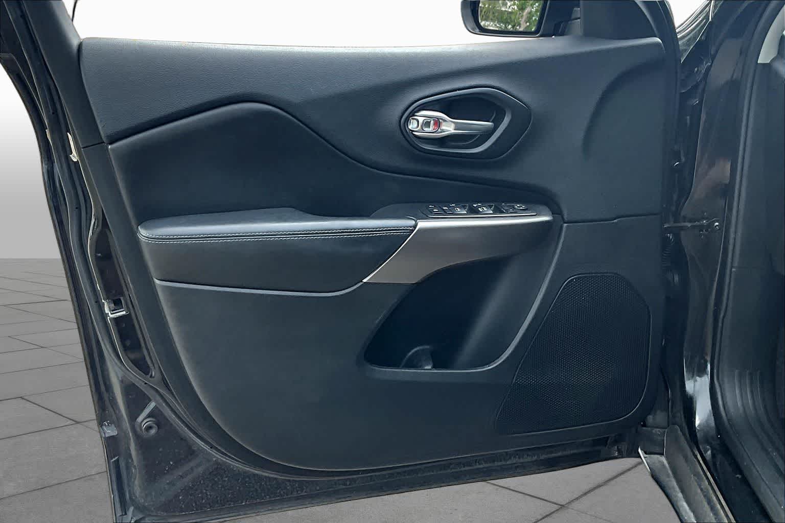 2019 Jeep Cherokee Latitude Plus Diamond Black Crystal Pearlcoat at AutoNation USA Katy