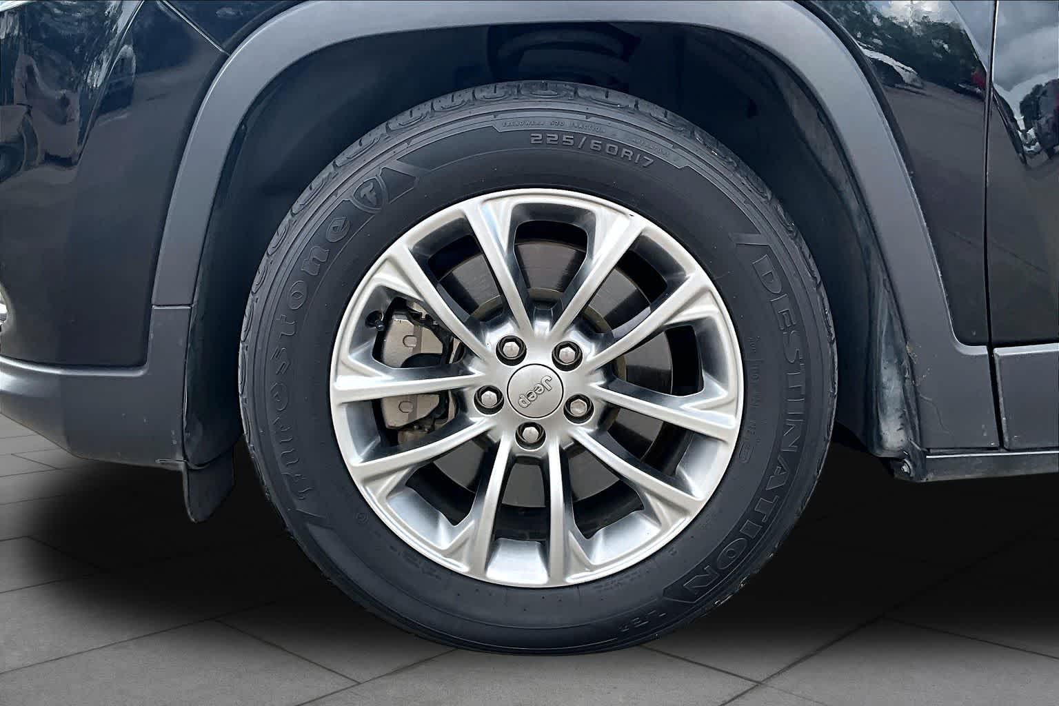 2019 Jeep Cherokee Latitude Plus Diamond Black Crystal Pearlcoat at AutoNation USA Katy