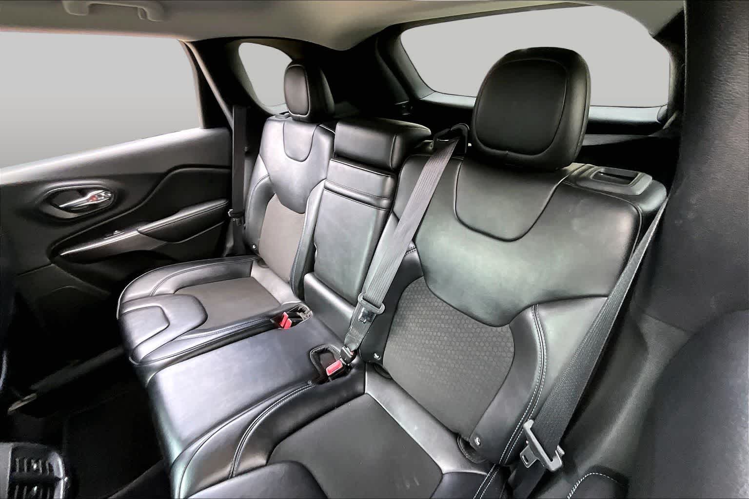 2019 Jeep Cherokee Latitude Plus Diamond Black Crystal Pearlcoat at AutoNation USA Katy