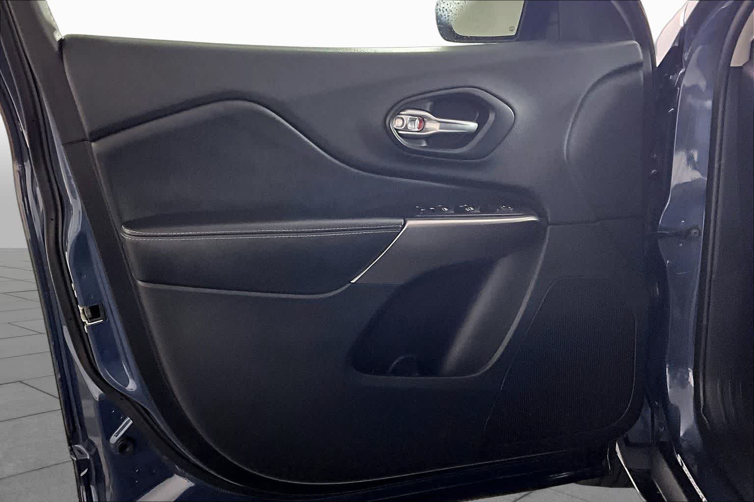 2020 Jeep Cherokee Latitude Plus Slate Blue Pearlcoat at AutoNation USA Katy