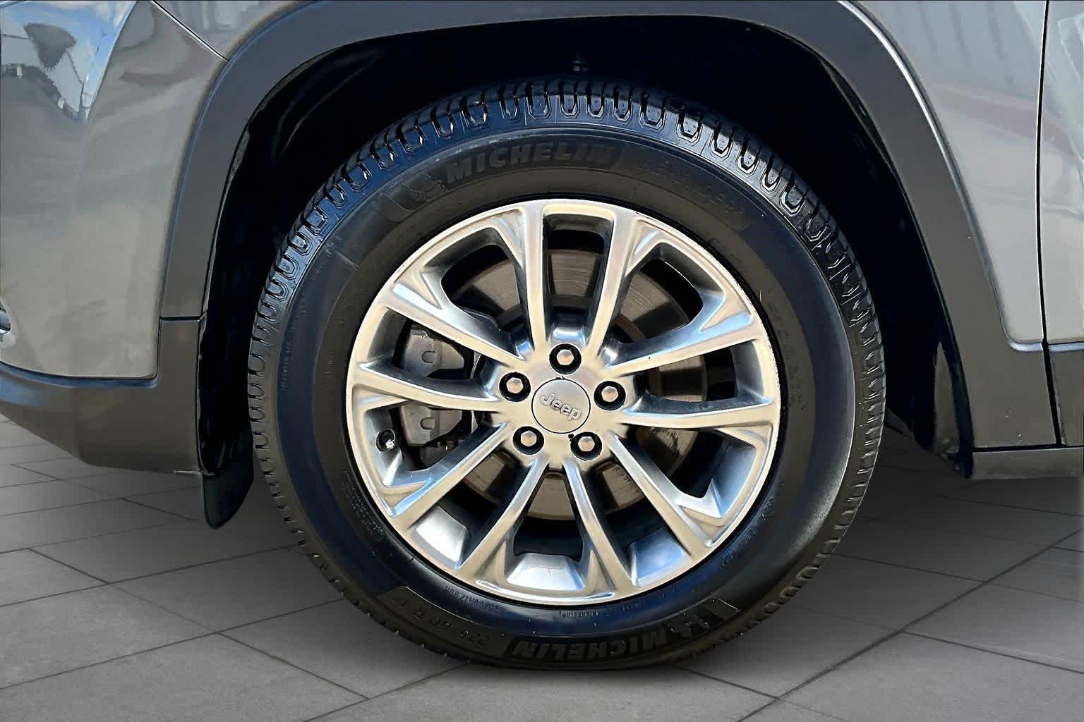 2021 Jeep Cherokee Latitude Plus Sting-Gray Clearcoat at Tomball Chrysler Dodge Jeep Ram