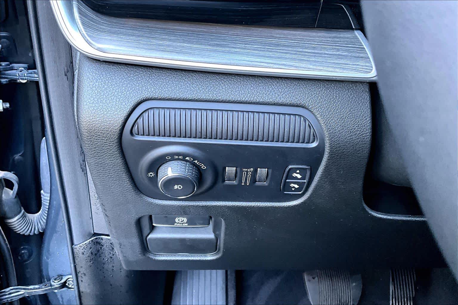 2023 Jeep Wagoneer Series II River Rock at HGreg Houston