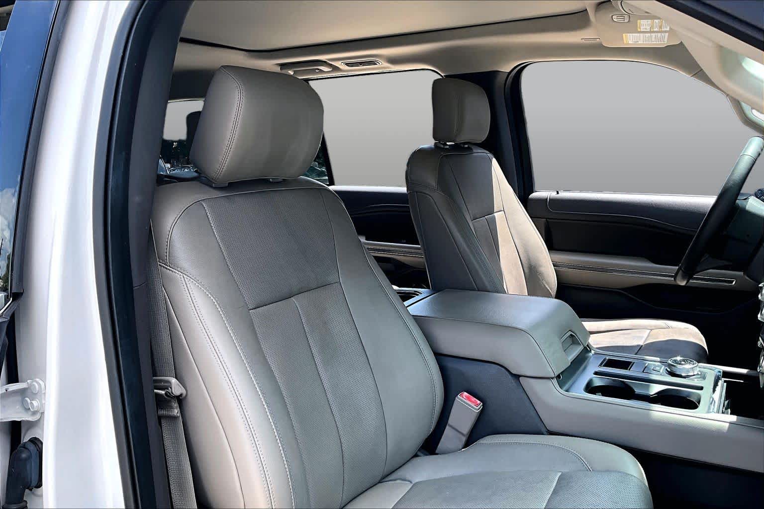 2018 Ford Expedition XLT White Platinum Metallic Tri-Coat at HGreg Houston