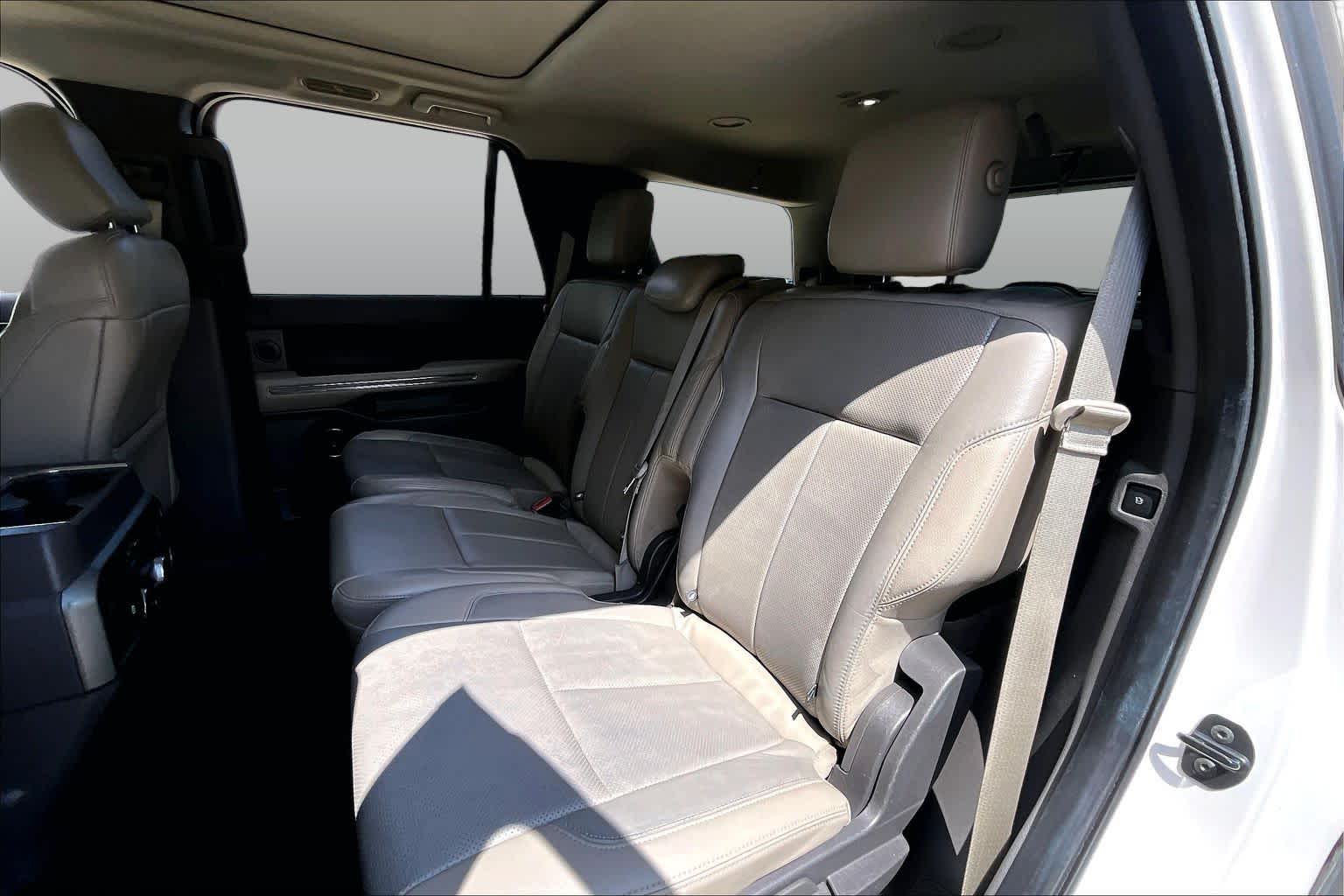 2018 Ford Expedition XLT White Platinum Metallic Tri-Coat at HGreg Houston