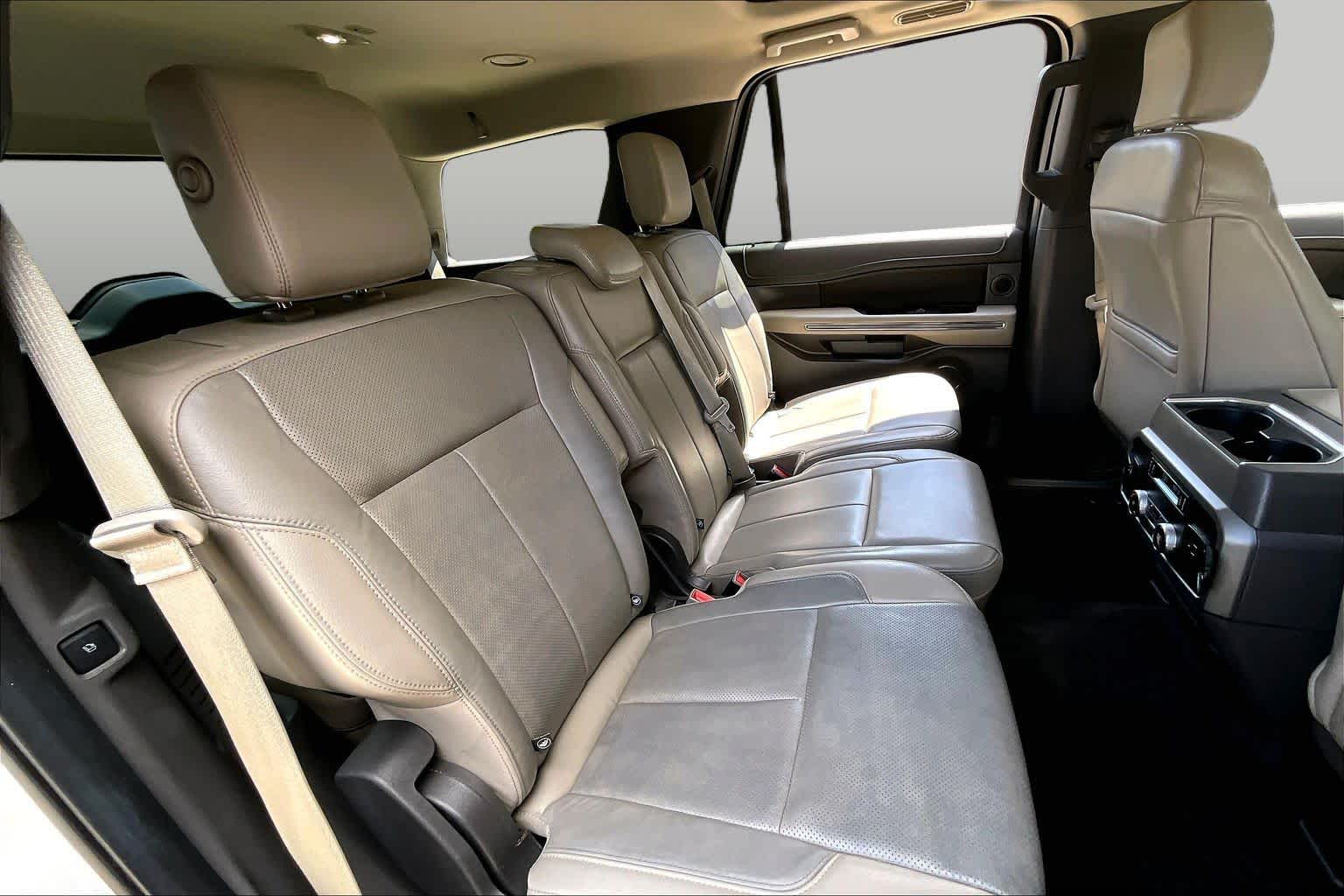 2018 Ford Expedition XLT White Platinum Metallic Tri-Coat at HGreg Houston
