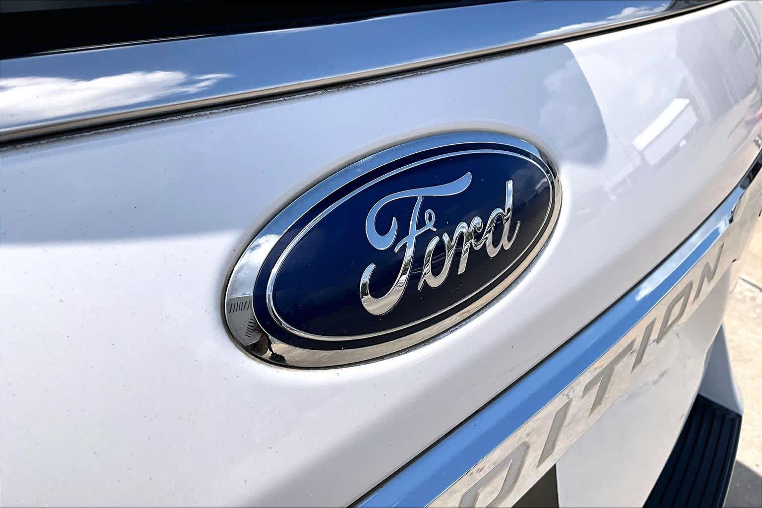 2018 Ford Expedition XLT White Platinum Metallic Tri-Coat at HGreg Houston