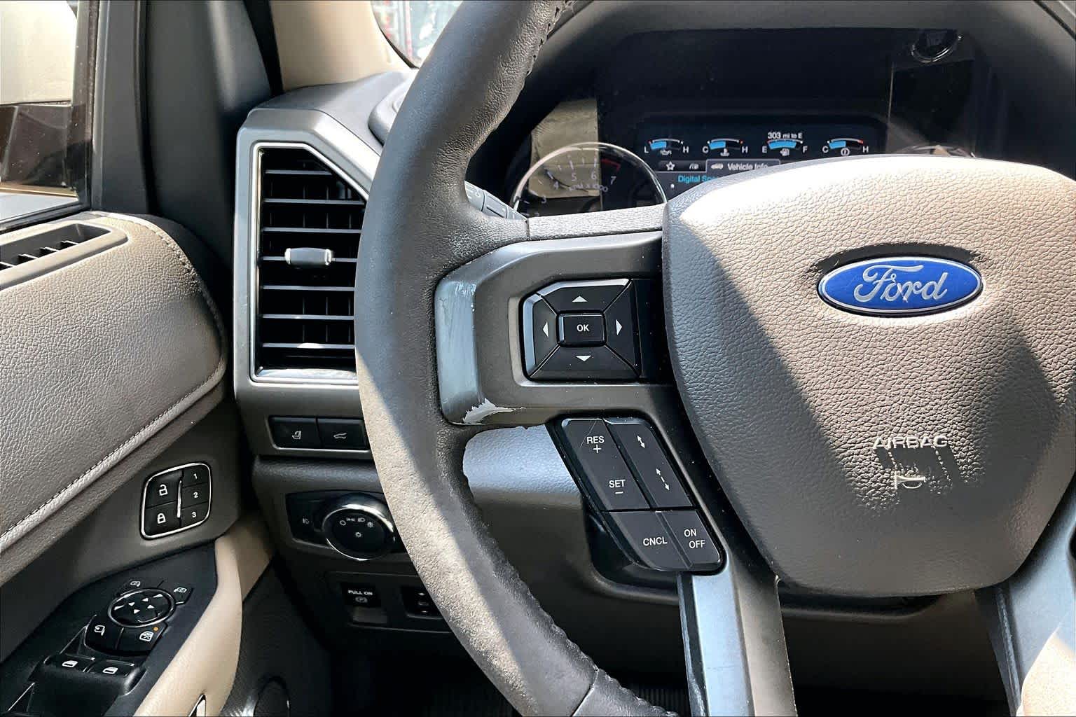 2018 Ford Expedition XLT White Platinum Metallic Tri-Coat at HGreg Houston