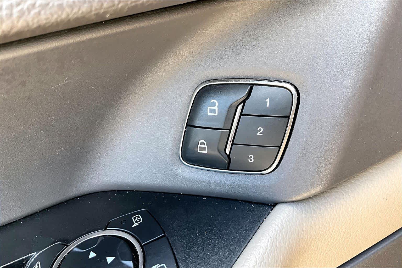 2018 Ford Expedition XLT White Platinum Metallic Tri-Coat at HGreg Houston