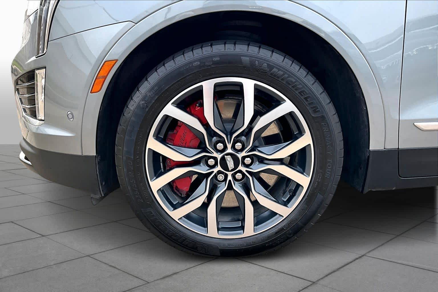 2023 Cadillac XT5 AWD Sport Argent Silver Metallic at HGreg Houston