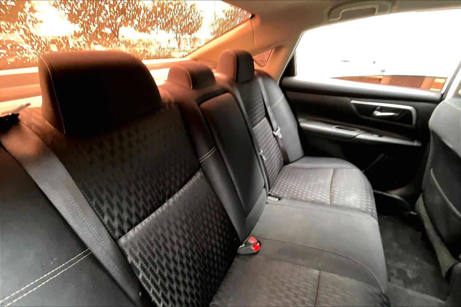 2018 Nissan Altima 2.5 SV Glacier White at HGreg Houston