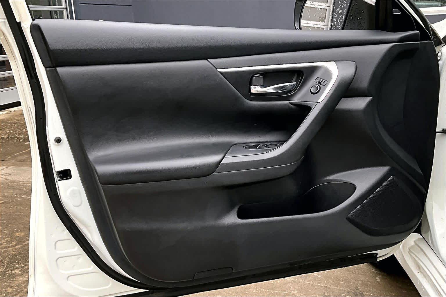 2018 Nissan Altima 2.5 SV Glacier White at HGreg Houston