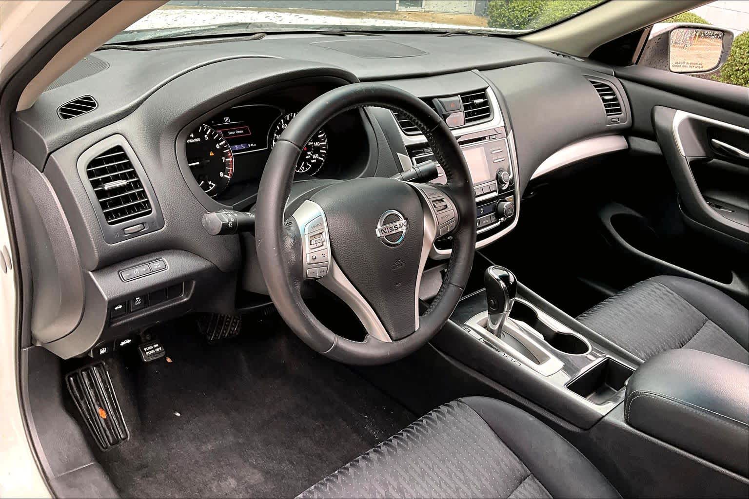 2018 Nissan Altima 2.5 SV Glacier White at HGreg Houston