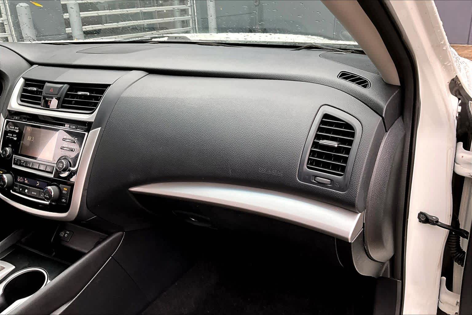 2018 Nissan Altima 2.5 SV Glacier White at HGreg Houston