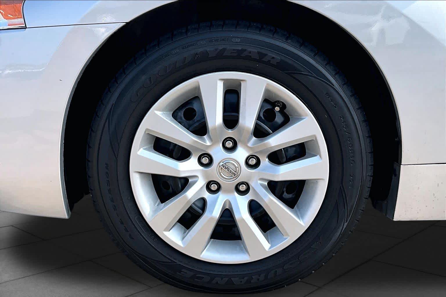 2014 Nissan Altima 2.5 S Brilliant Silver Metallic at Beck & Masten Kia
