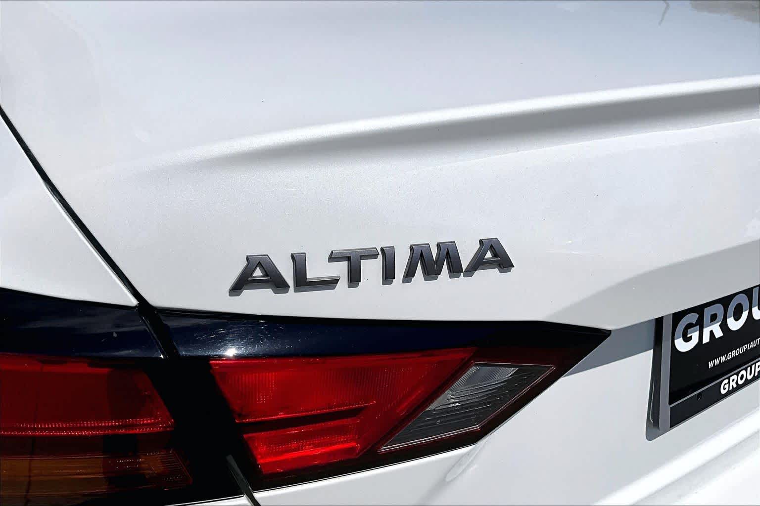 2024 Nissan Altima 2.5 SR Pearl White Tricoat at AutoNation USA Houston