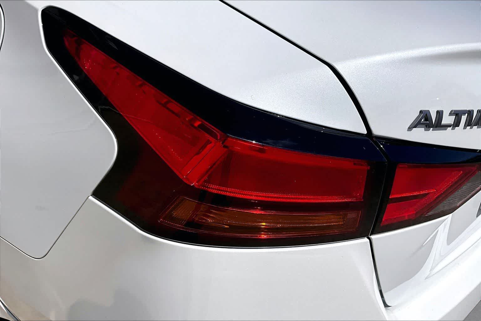 2024 Nissan Altima 2.5 SR Pearl White Tricoat at AutoNation USA Houston