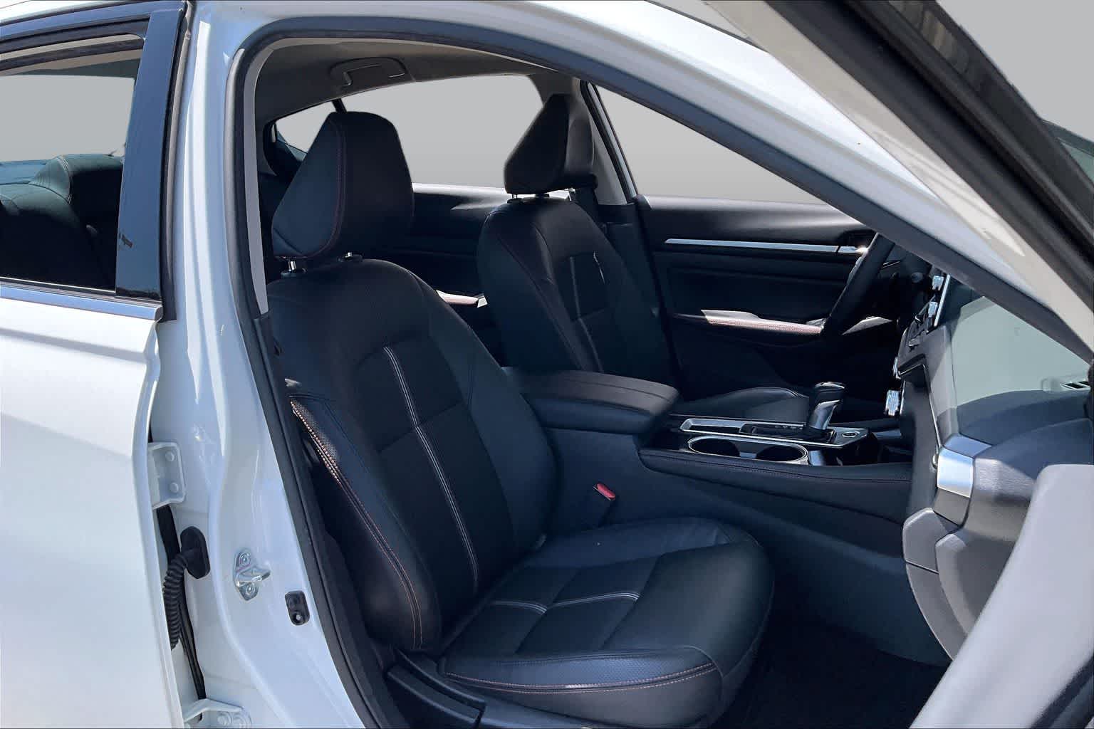 2024 Nissan Altima 2.5 SR Pearl White Tricoat at AutoNation USA Houston