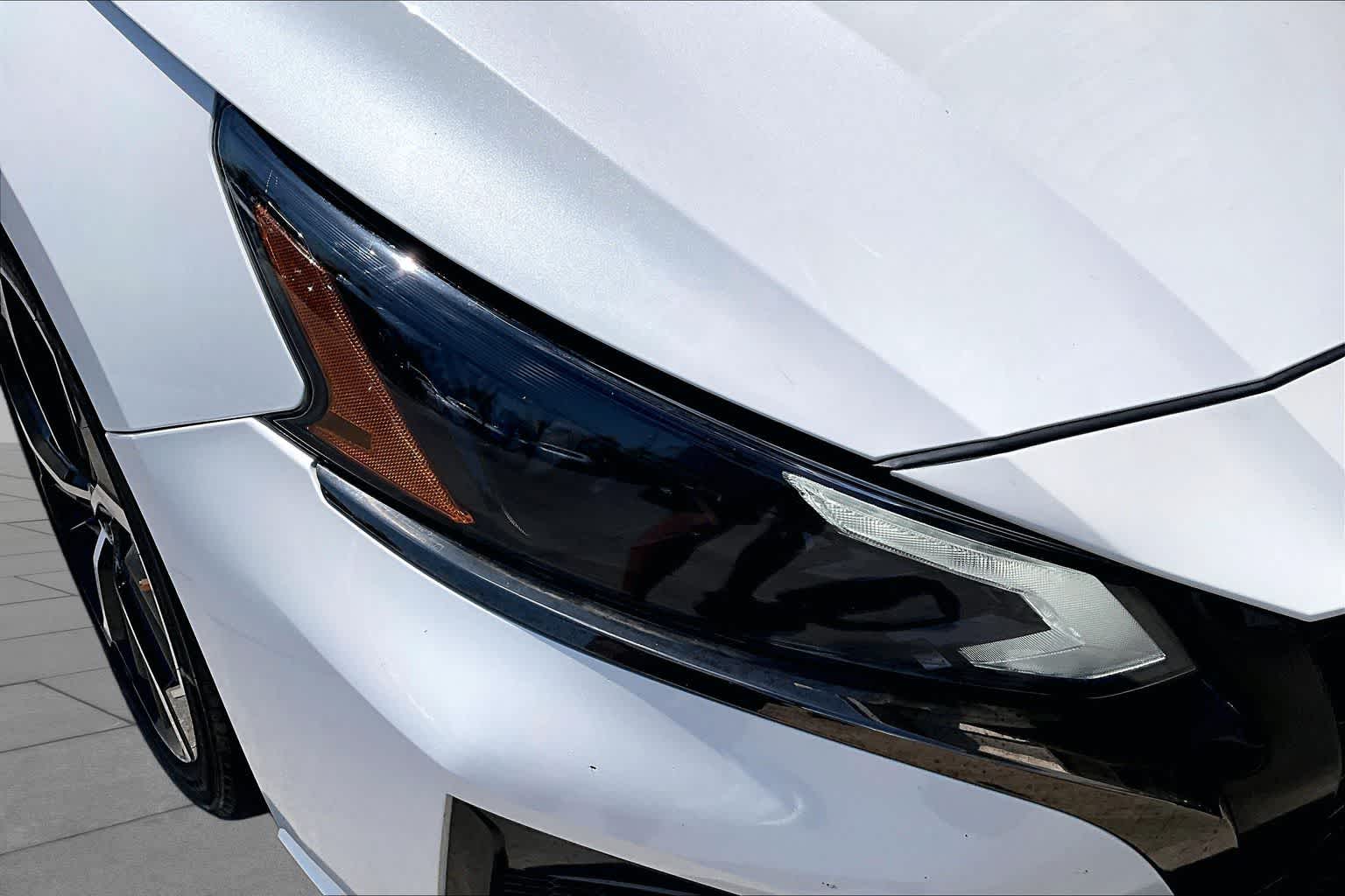 2024 Nissan Altima 2.5 SR Pearl White Tricoat at AutoNation USA Houston