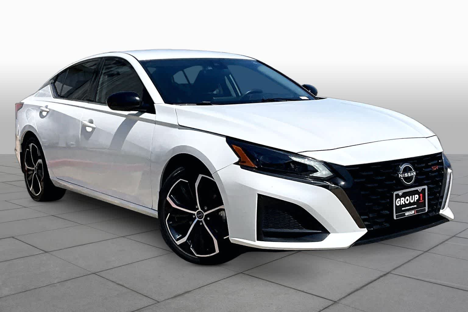 2024 Nissan Altima 2.5 SR Pearl White Tricoat at AutoNation USA Houston
