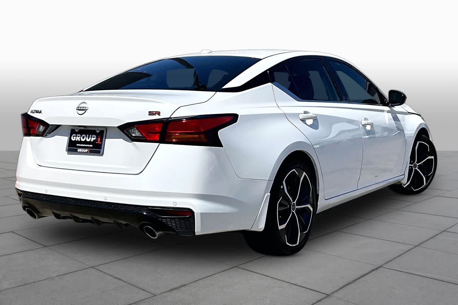 2024 Nissan Altima 2.5 SR Pearl White Tricoat at AutoNation USA Houston