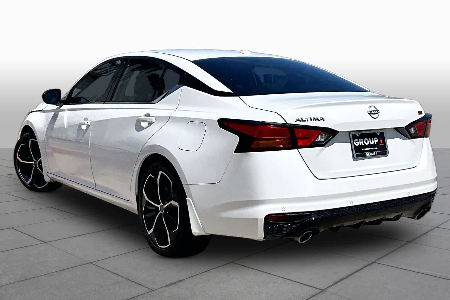 2024 Nissan Altima 2.5 SR Pearl White Tricoat at AutoNation USA Houston
