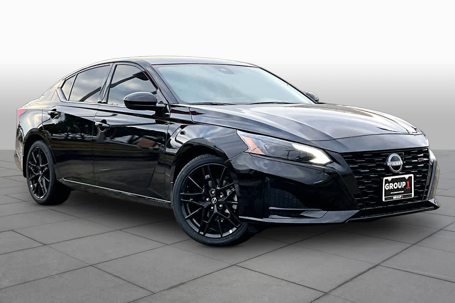 2026 Nissan Altima photo 2 of 20