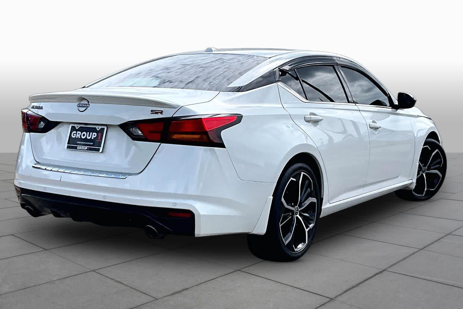 2023 Nissan Altima 2.5 SR Pearl White Tricoat at Davis Chevrolet