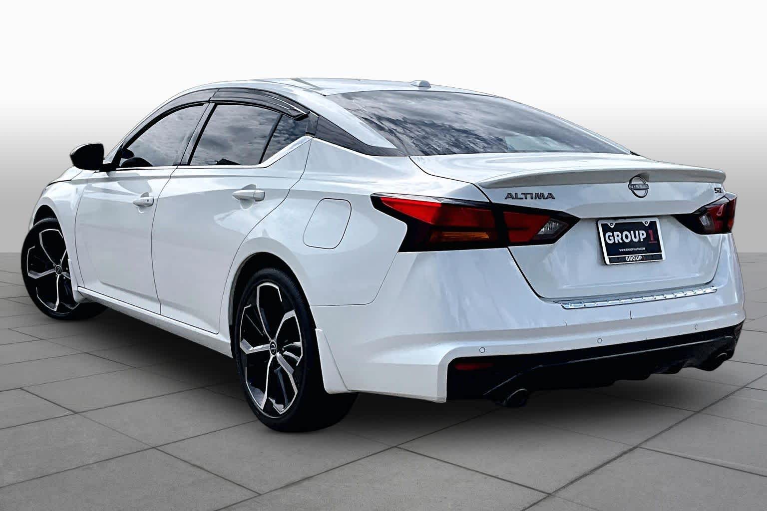 2023 Nissan Altima 2.5 SR Pearl White Tricoat at Davis Chevrolet