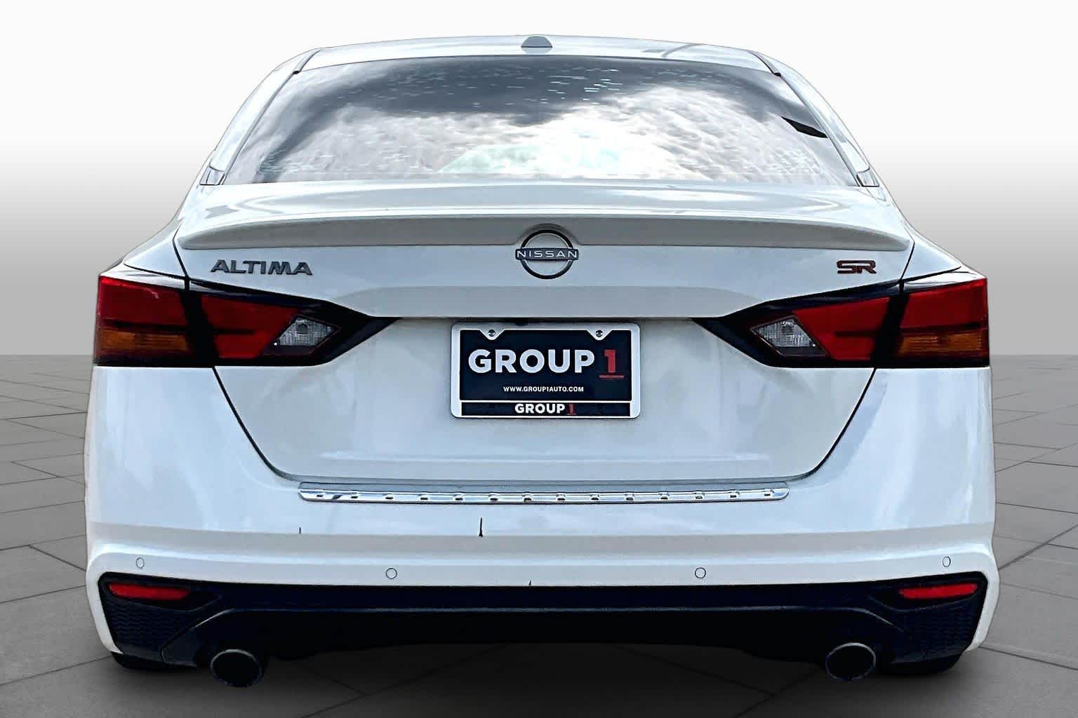 2023 Nissan Altima 2.5 SR Pearl White Tricoat at Davis Chevrolet