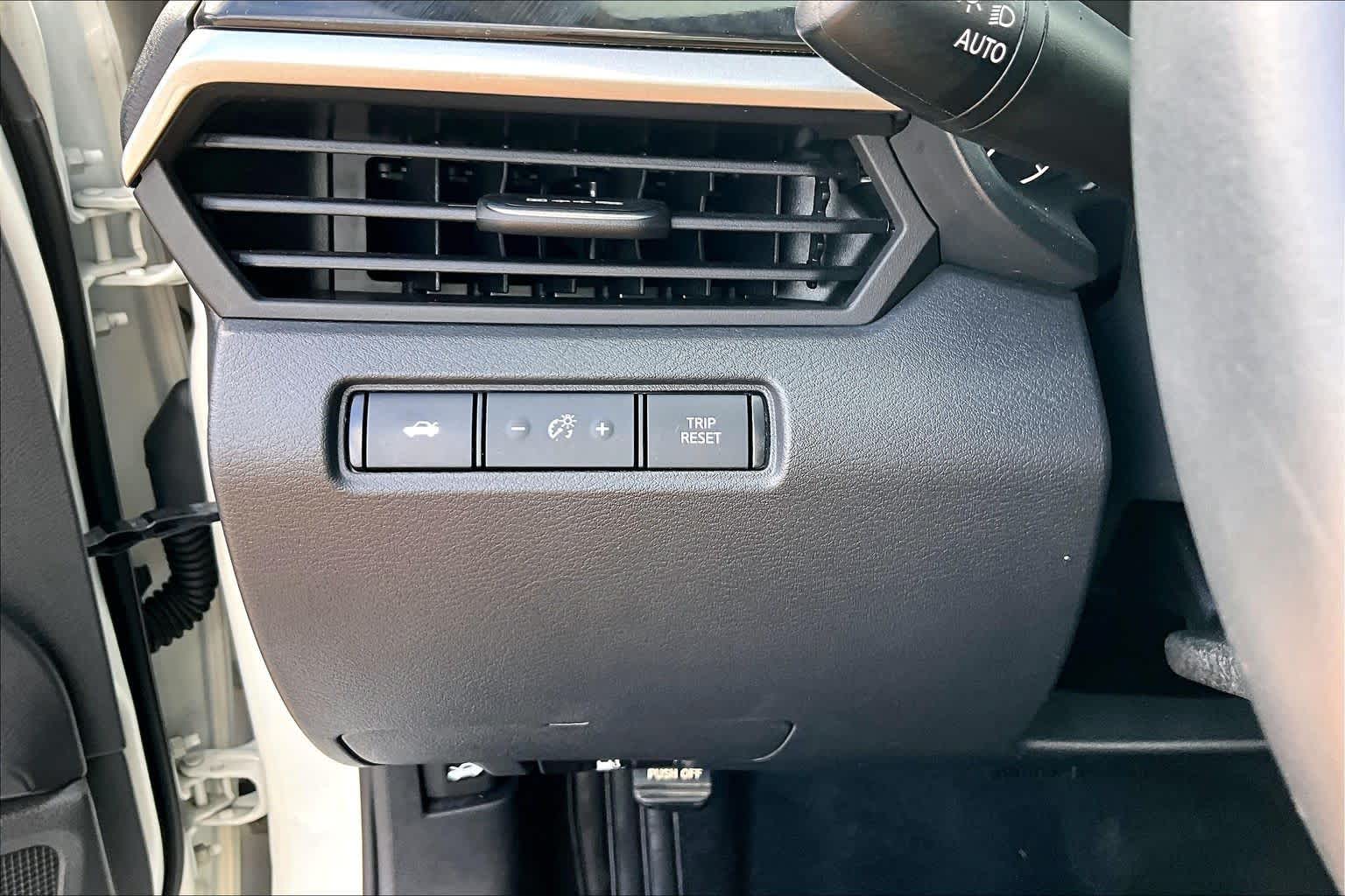 2023 Nissan Altima 2.5 SR Pearl White Tricoat at Davis Chevrolet
