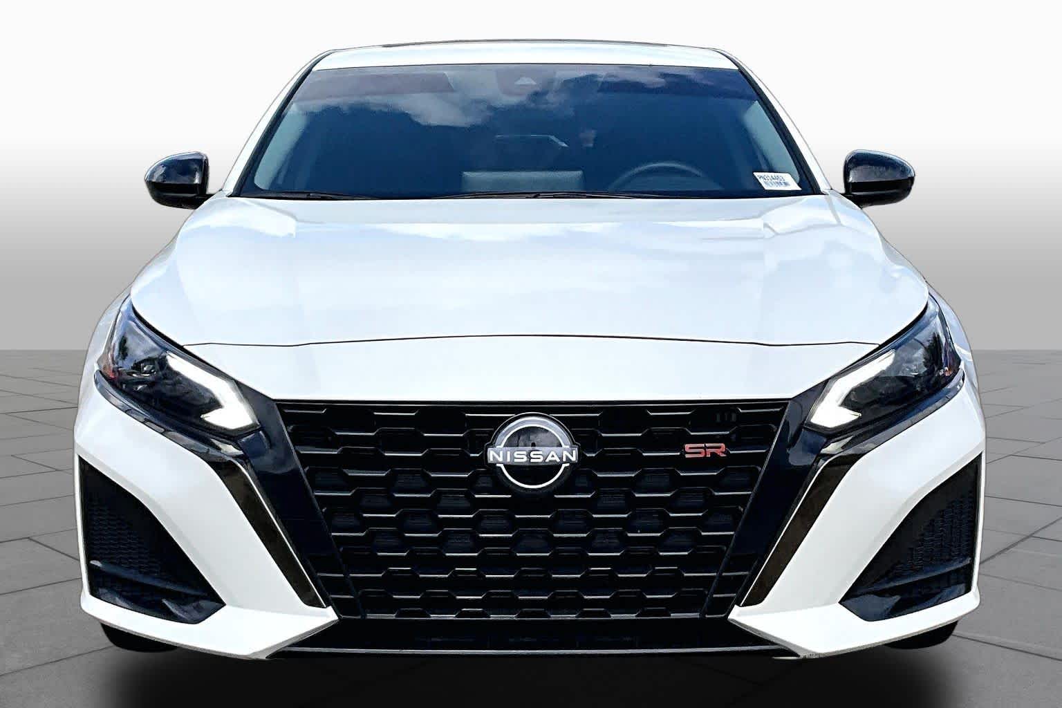 2023 Nissan Altima 2.5 SR Pearl White Tricoat at Davis Chevrolet