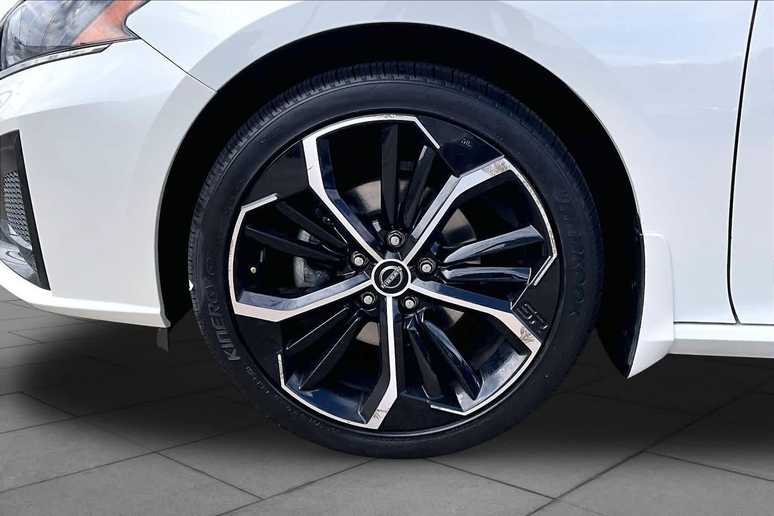 2023 Nissan Altima 2.5 SR Pearl White Tricoat at Davis Chevrolet