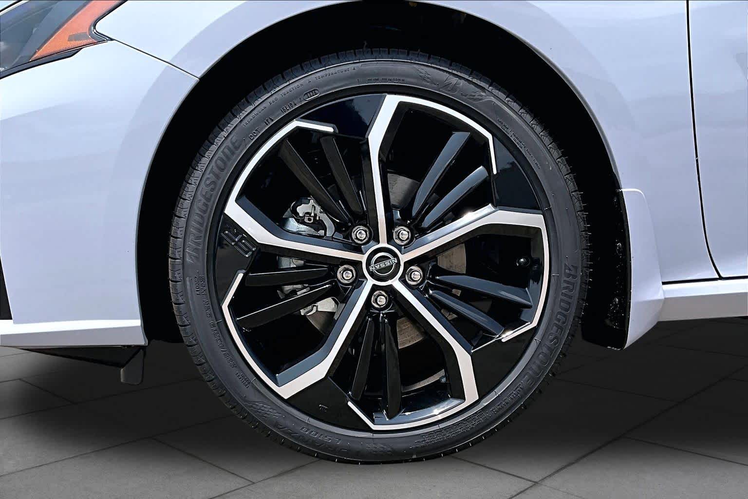 2026 Nissan Altima SR Gray Sky Pearl at Davis Chevrolet