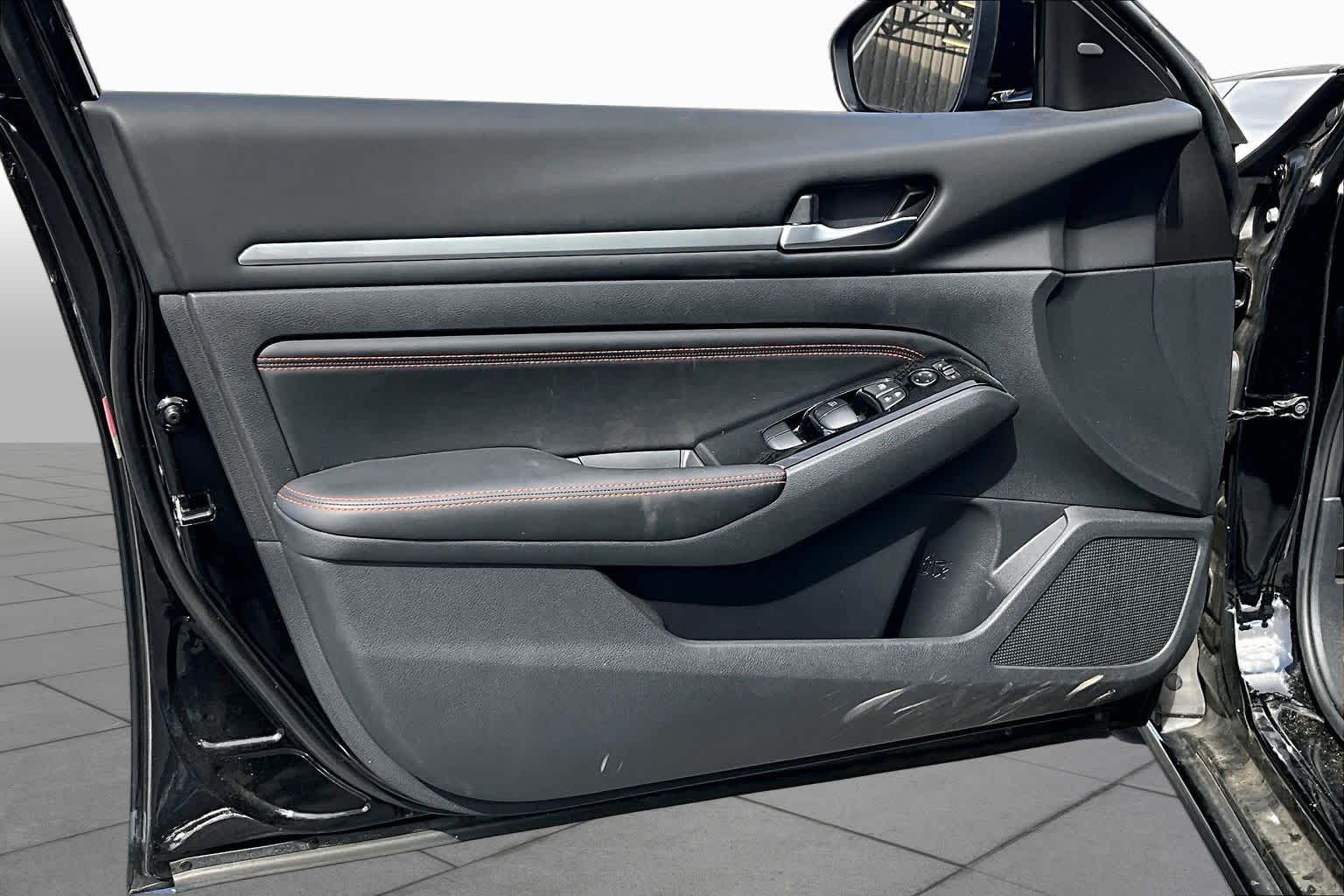 2023 Nissan Altima 2.5 SR Super Black at Sterling McCall Nissan