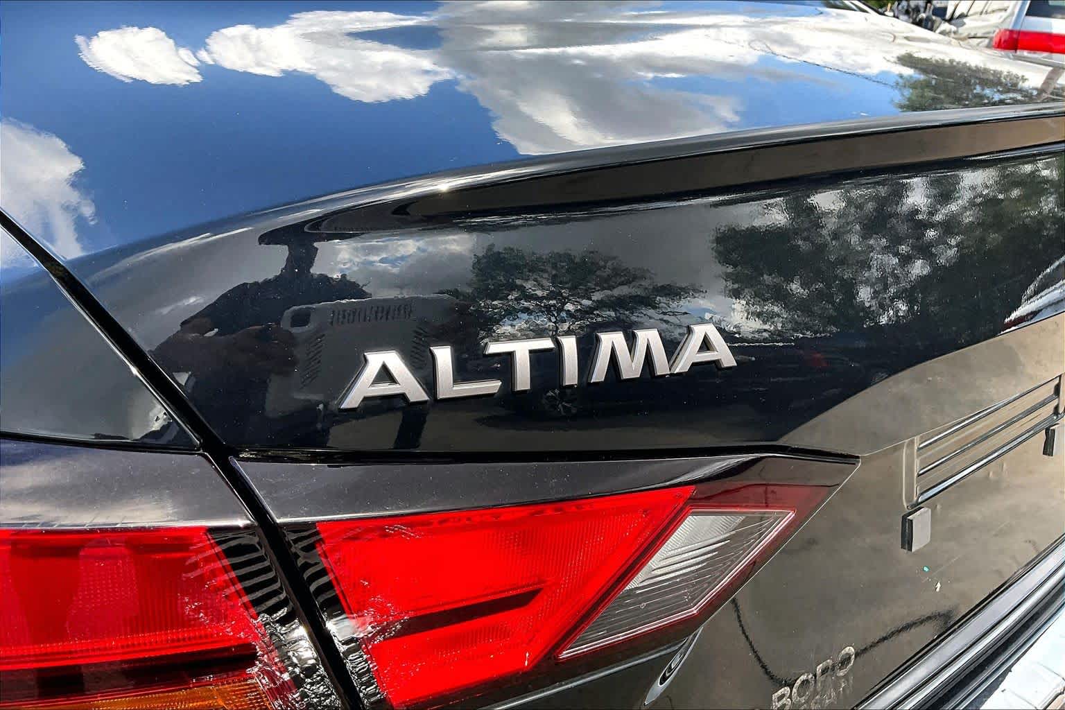 2023 Nissan Altima 2.5 SR Super Black at Sterling McCall Nissan