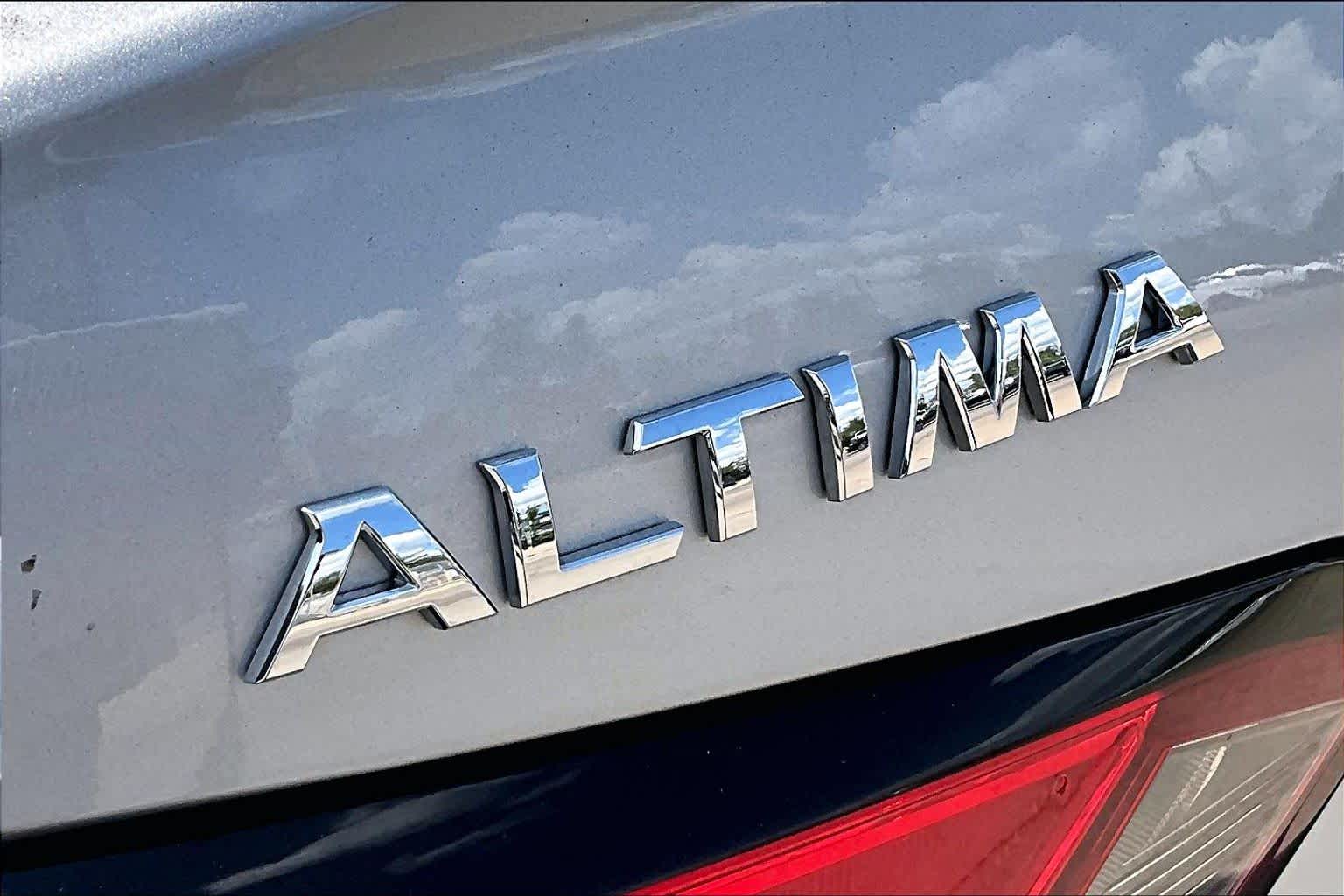 2022 Nissan Altima 2.5 SR Brilliant Silver Metallic at Davis Chevrolet